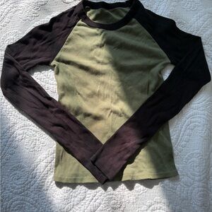 Brandy Melville Green and Black Long Sleeve Top
